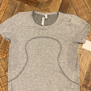 Ladies Lululemon swiftly relaxed Tee